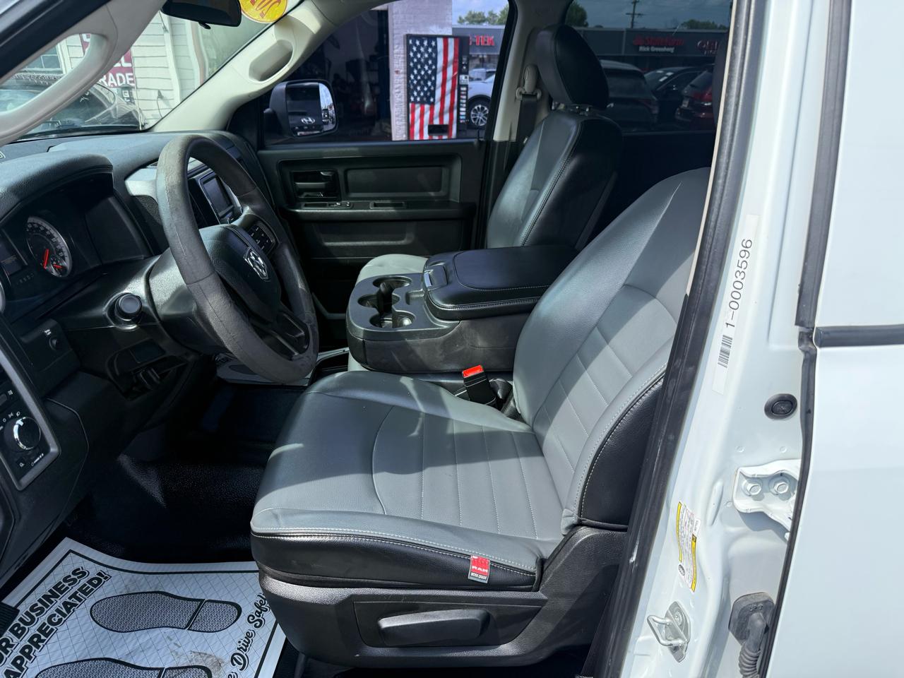 RAM 1500 Classic Tradesman 4x4 Crew Cab 5'7" Box 2022