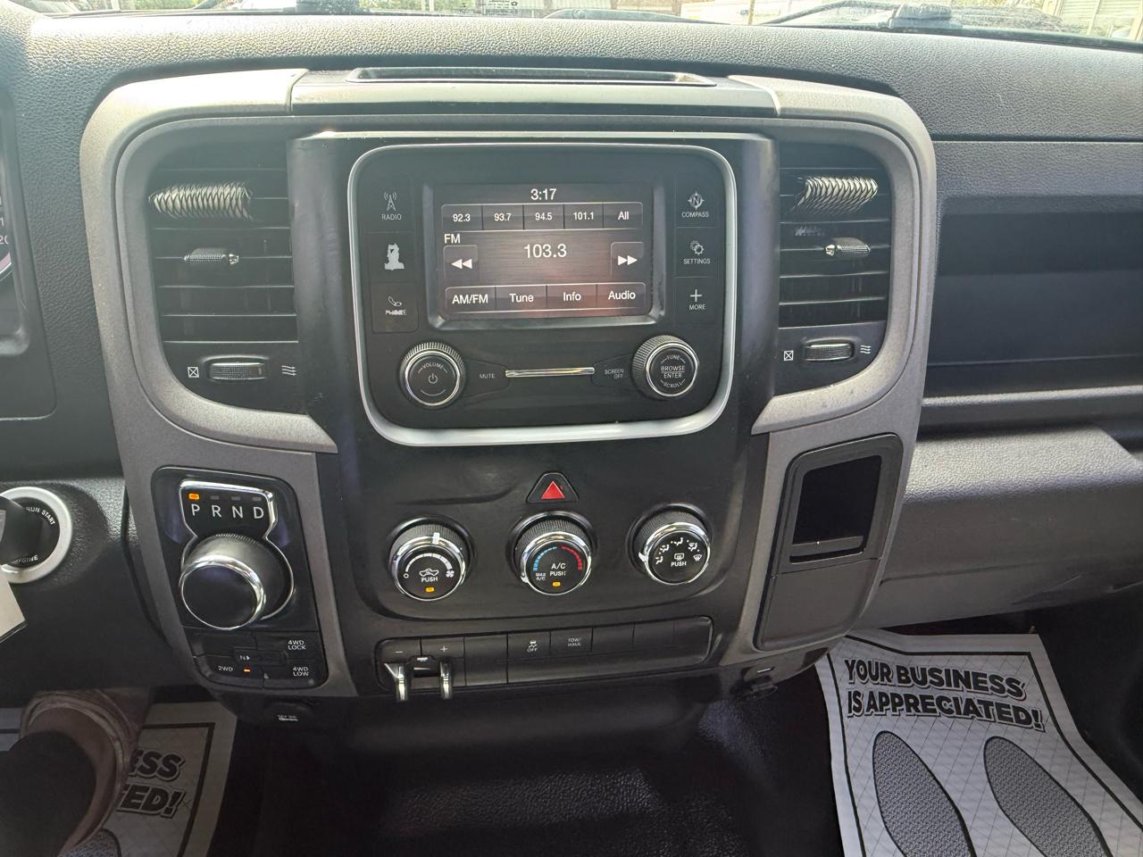 RAM 1500 Classic Tradesman 4x4 Crew Cab 5'7" Box 2022