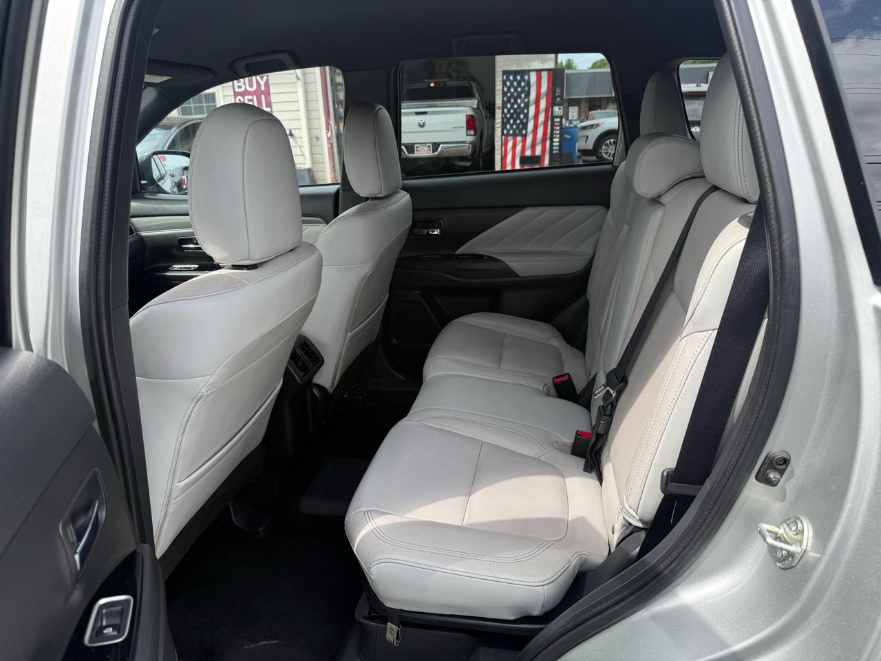 Mitsubishi Outlander PHEV SEL S-AWC 2022