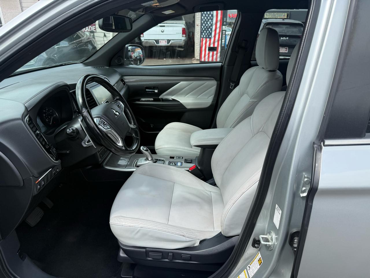 Mitsubishi Outlander PHEV SEL S-AWC 2022
