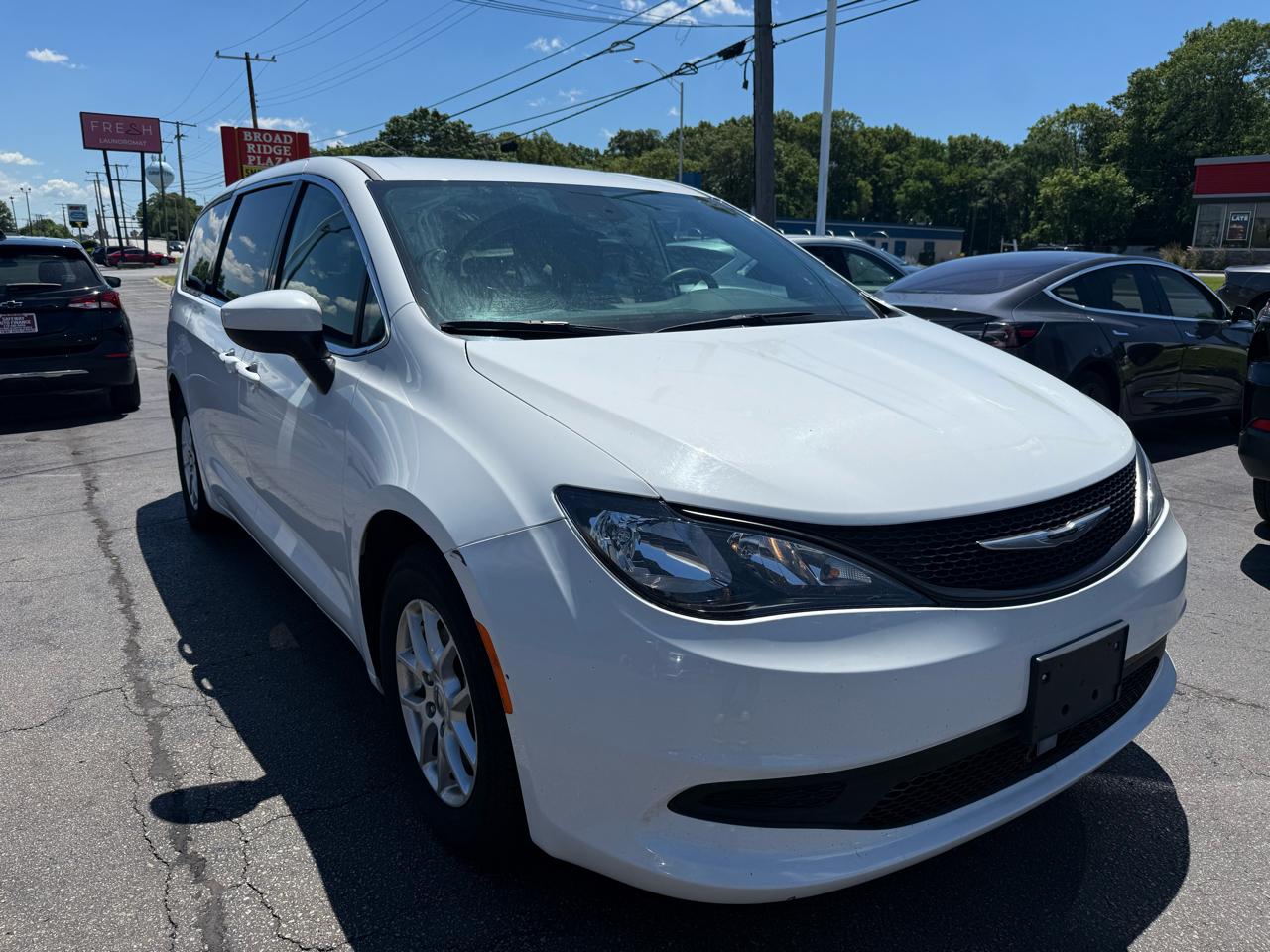 2023 Chrysler Voyager LX FWD