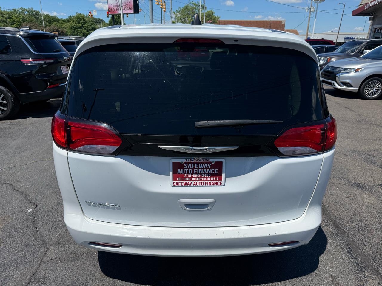 Chrysler Voyager LX FWD 2023