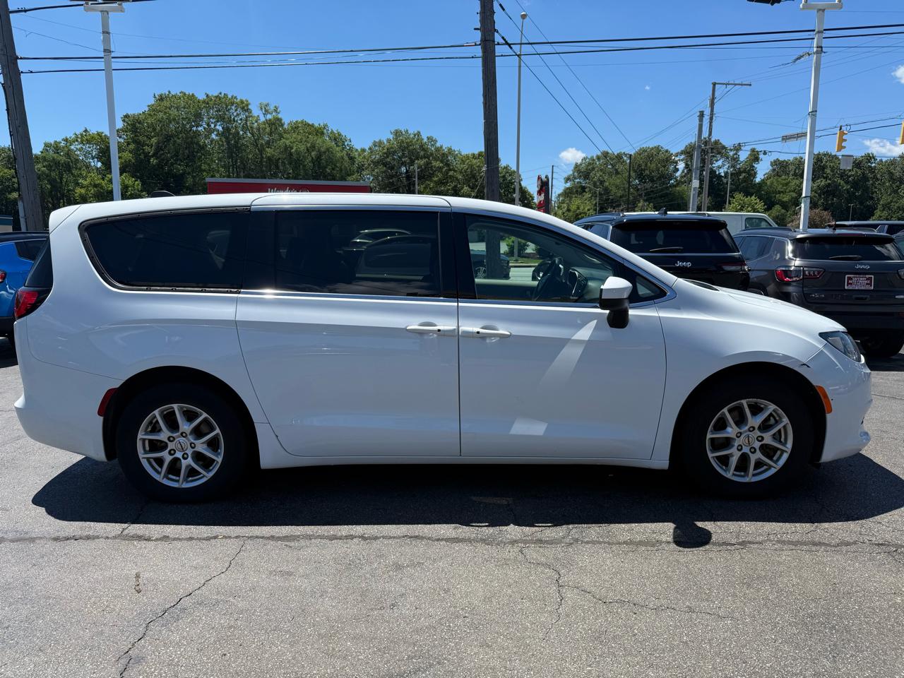 Chrysler Voyager LX FWD 2023