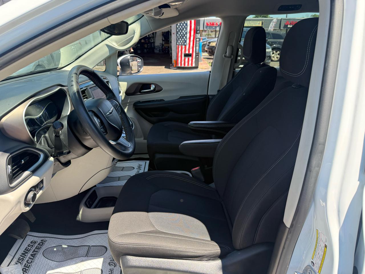 Chrysler Voyager LX FWD 2023