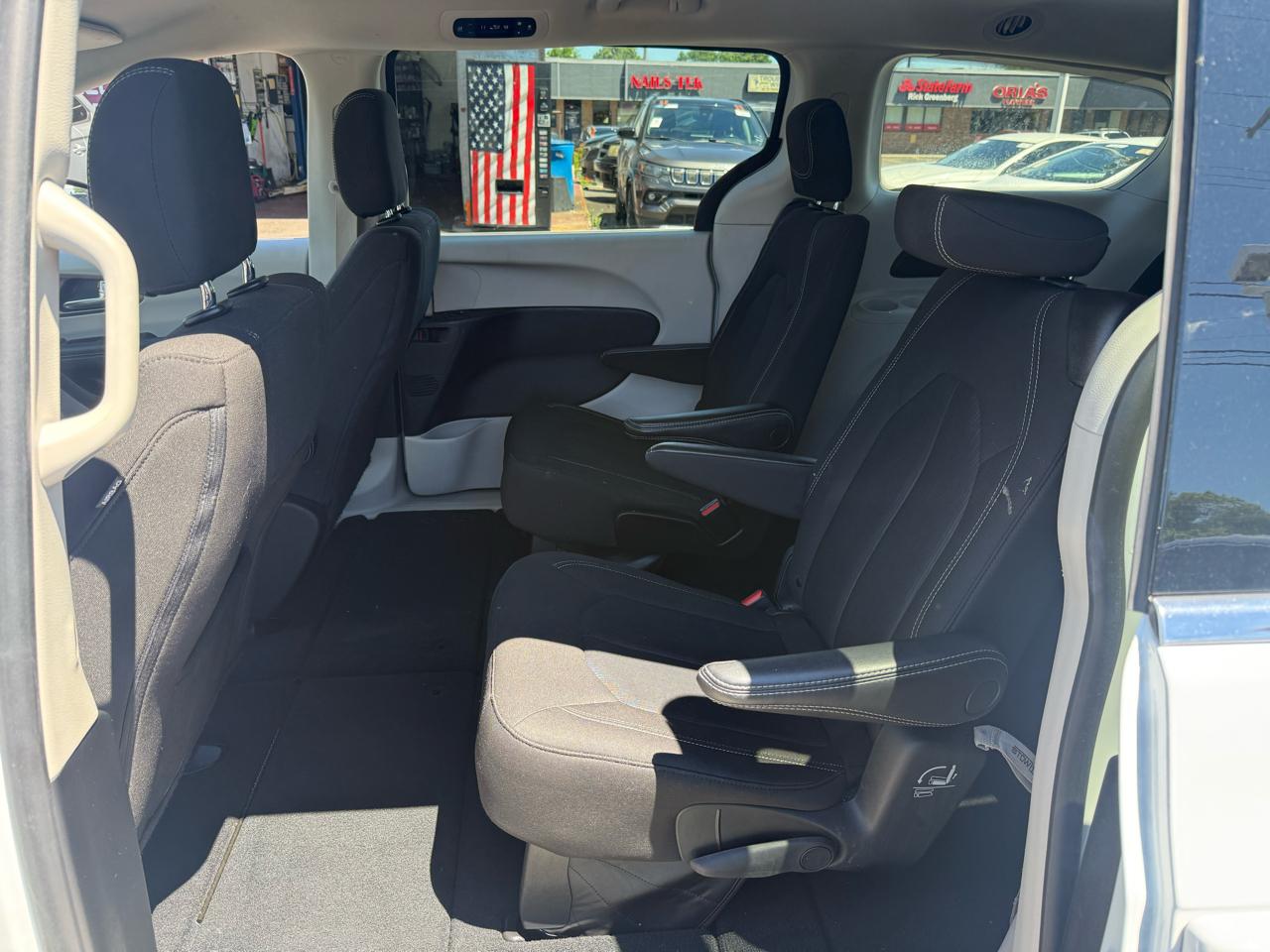 Chrysler Voyager LX FWD 2023