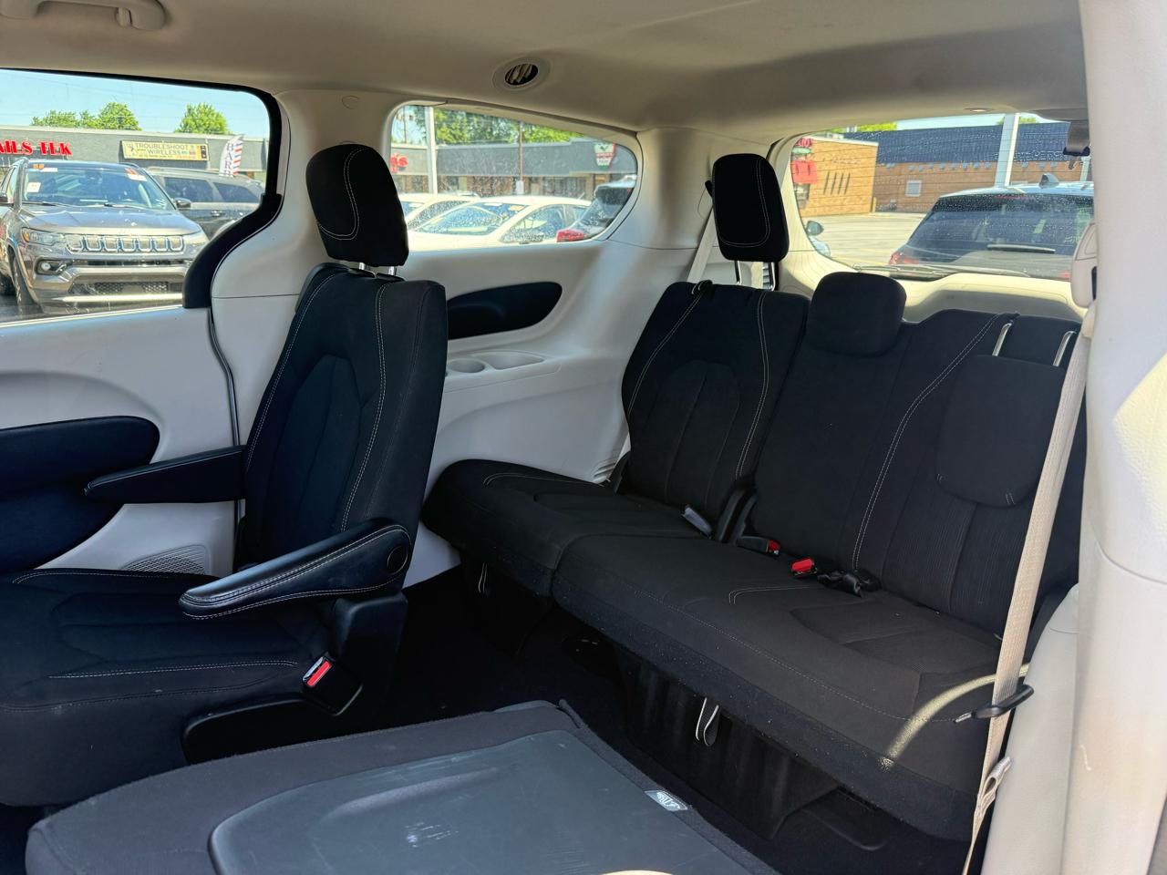 Chrysler Voyager LX FWD 2023