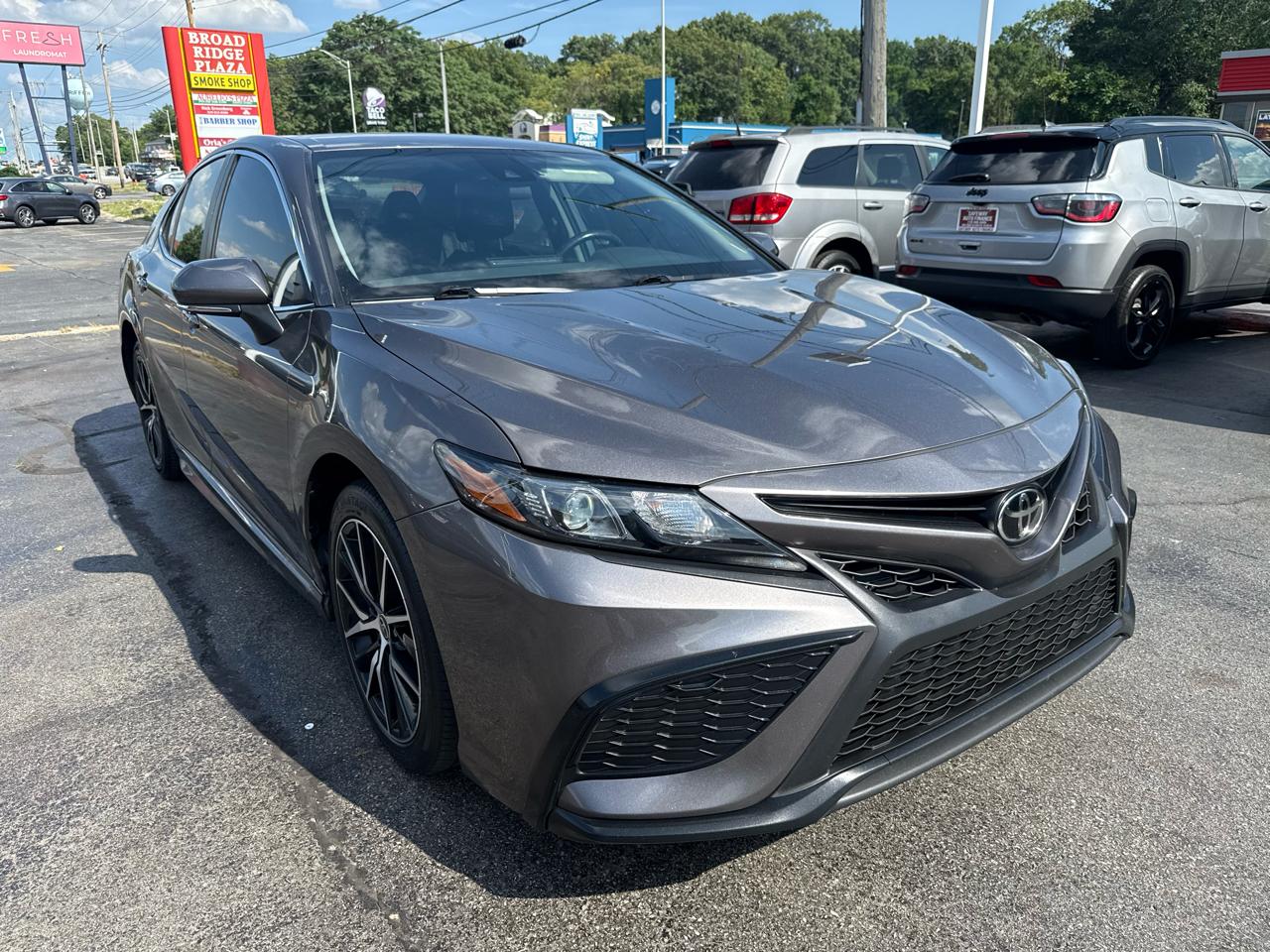 2023 Toyota Camry SE's photo
