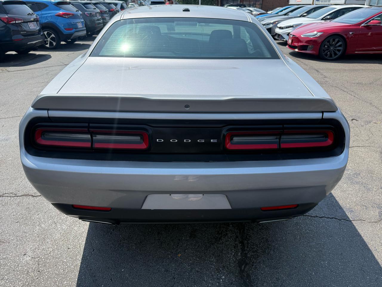Dodge Challenger SXT RWD 2018