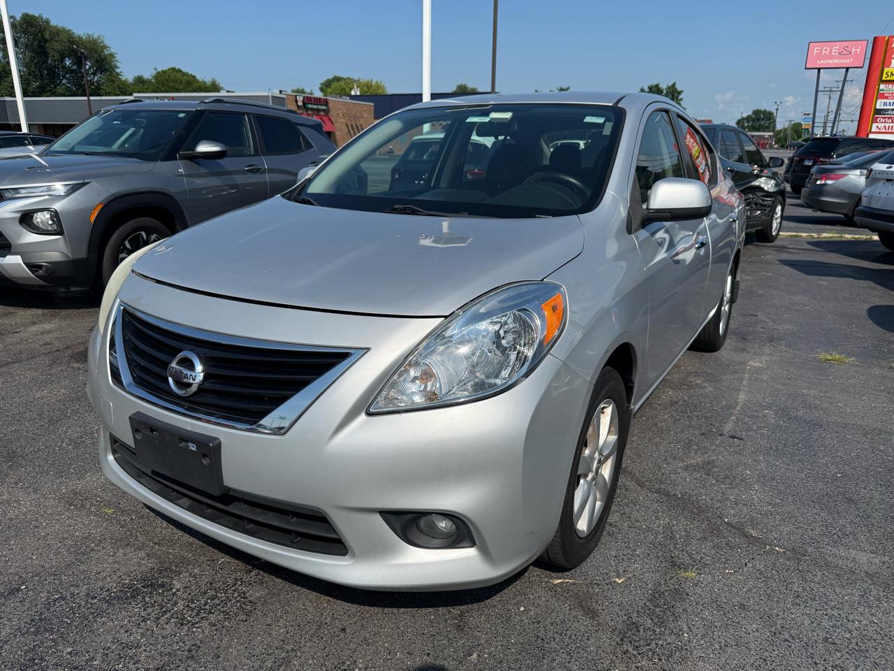 Nissan Versa 4dr Sdn CVT 1.6 SL 2012