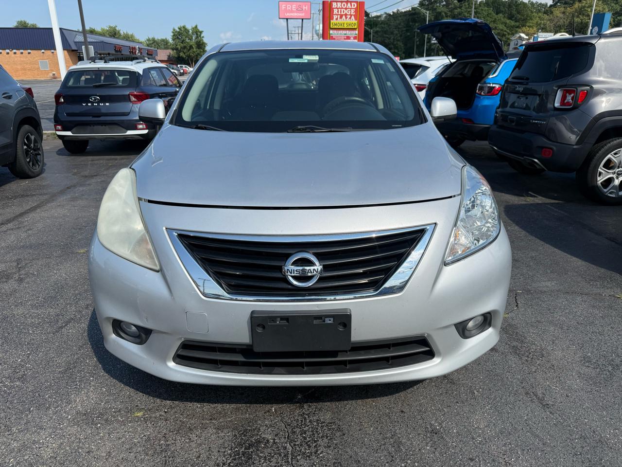 Nissan Versa 4dr Sdn CVT 1.6 SL 2012