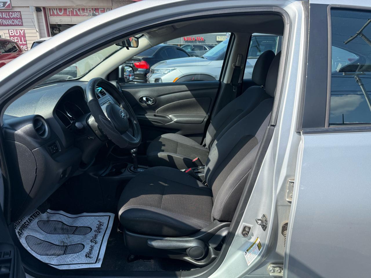 Nissan Versa 4dr Sdn CVT 1.6 SL 2012