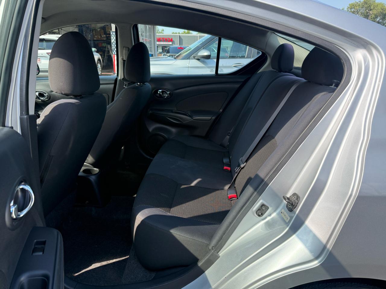 Nissan Versa 4dr Sdn CVT 1.6 SL 2012