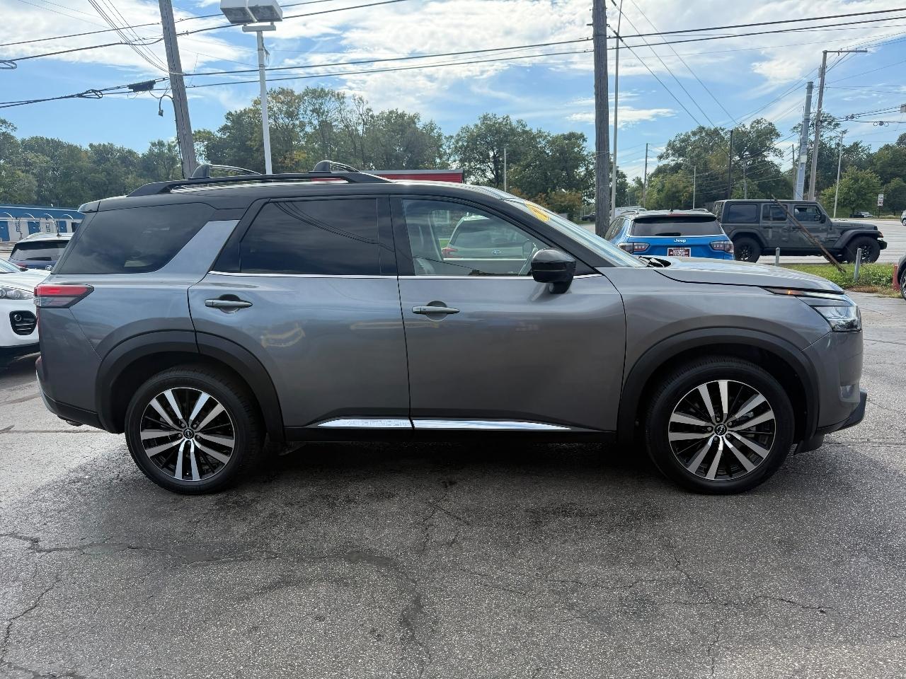 Nissan Pathfinder Platinum 4WD 2023