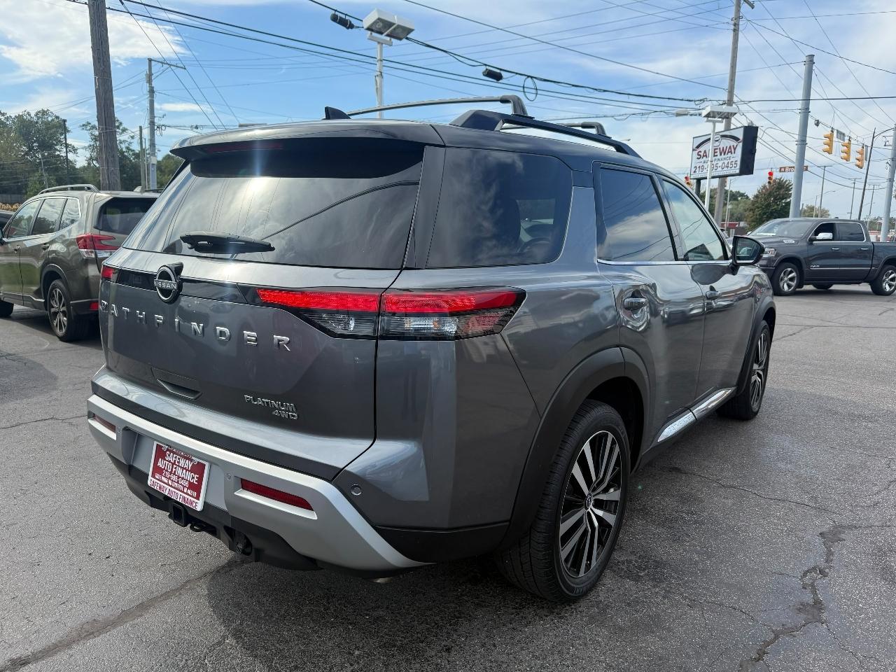Nissan Pathfinder Platinum 4WD 2023