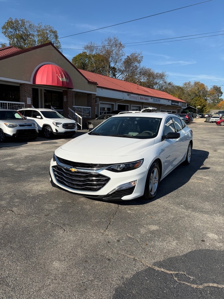 2020 Chevrolet Malibu LS photo 2