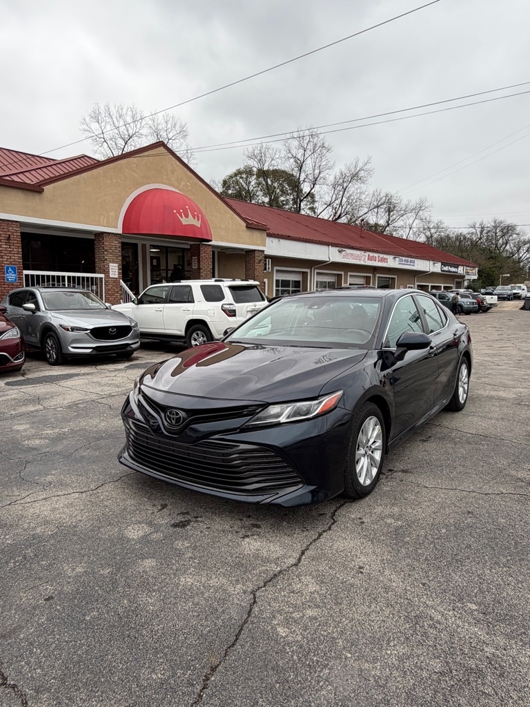 2020 Toyota Camry LE's photo