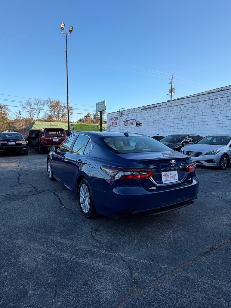 2023 Toyota Camry LE photo 3