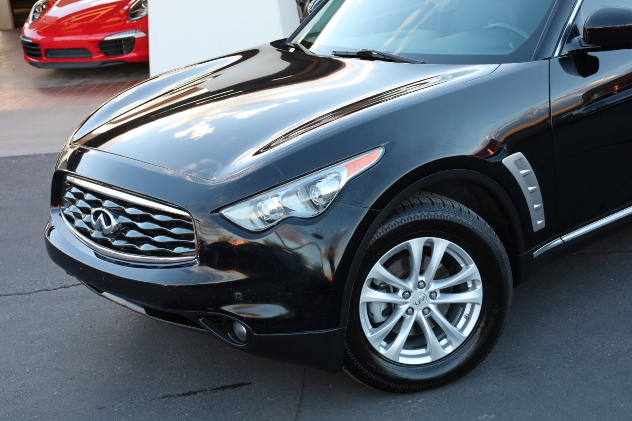 2010 Infiniti FX35 photo 2
