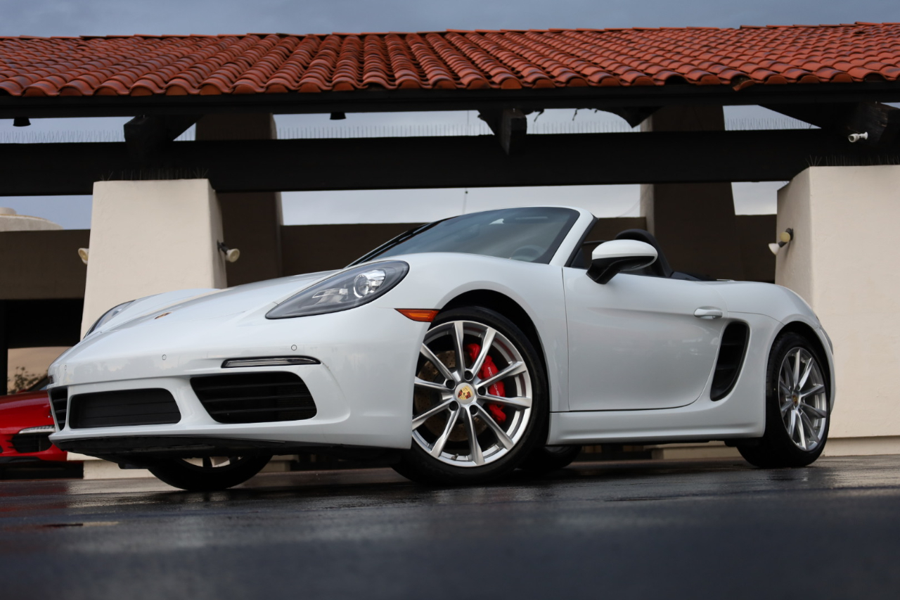 2017 Porsche Boxster S photo 3