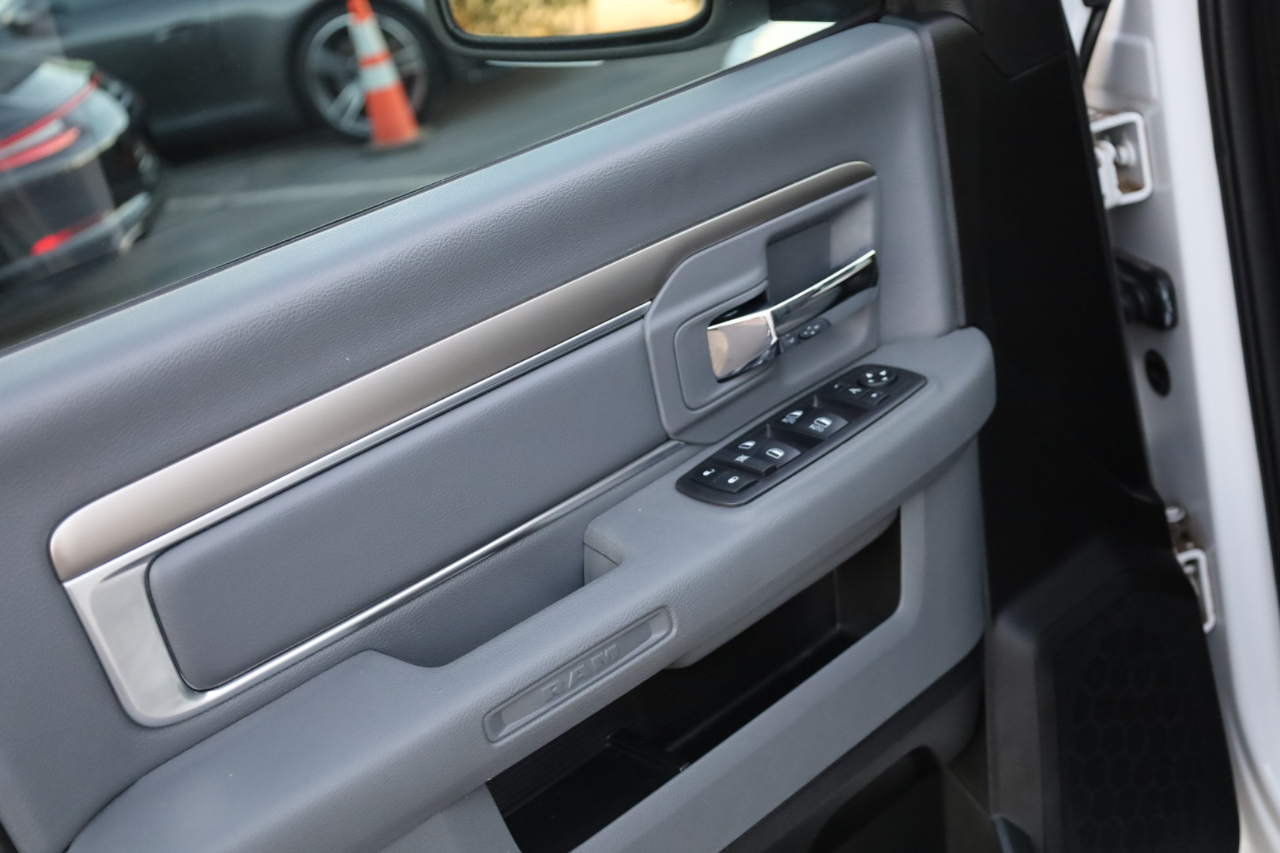 RAM 1500 Classic Big Horn 4x2 Crew Cab 5'7" Box 2019