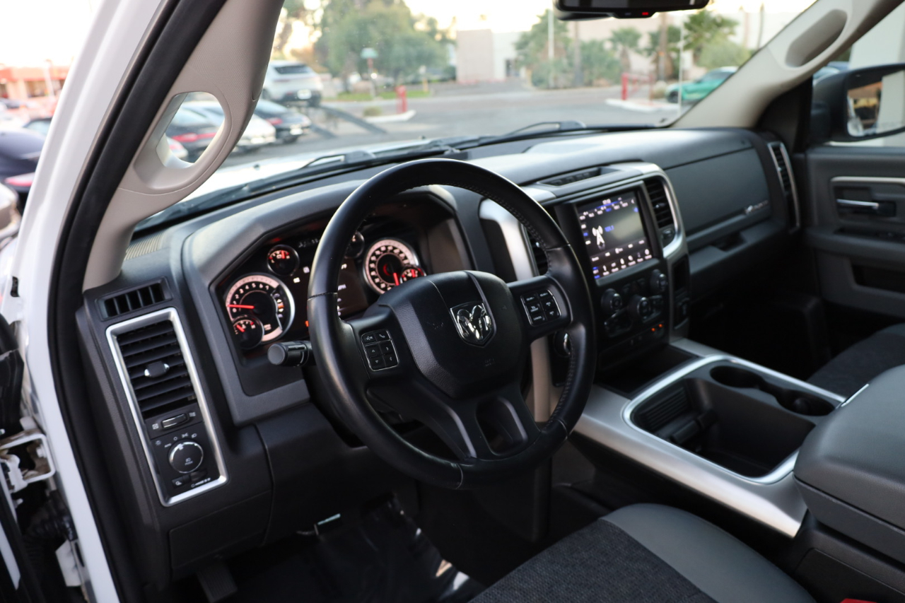 RAM 1500 Classic Big Horn 4x2 Crew Cab 5'7" Box 2019