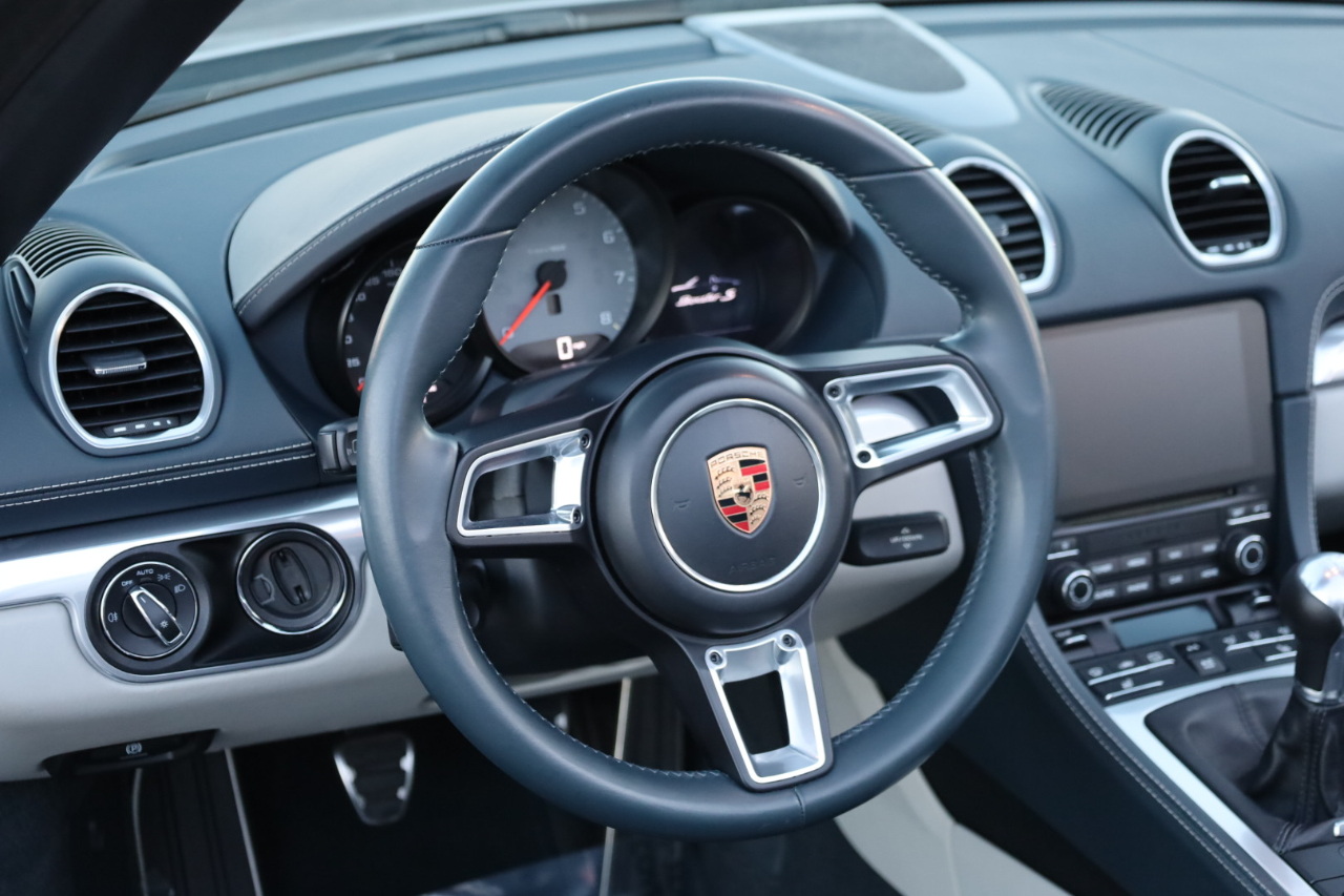 Porsche 718 Boxster S 2017