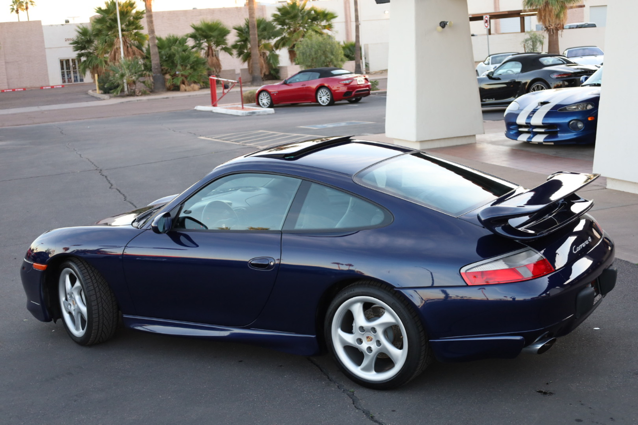 Porsche 911 Carrera 4 2001