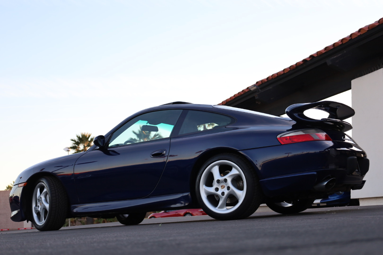 Porsche 911 Carrera 4 2001