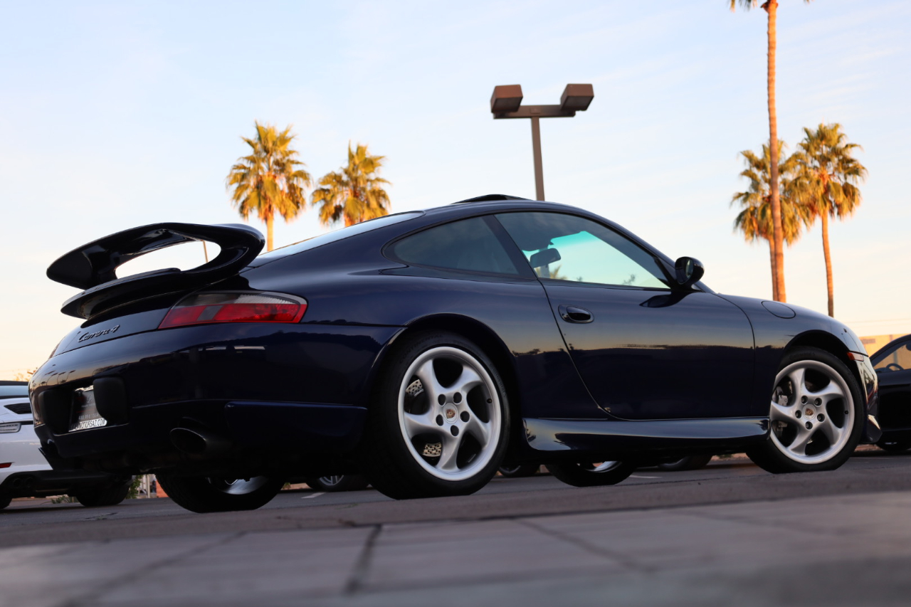 Porsche 911 Carrera 4 2001