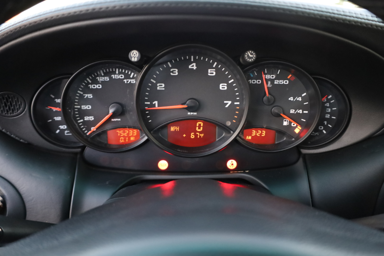 Porsche 911 Carrera 4 2001