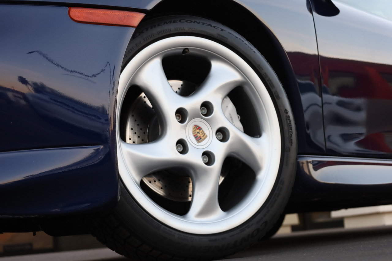 Porsche 911 Carrera 4 2001