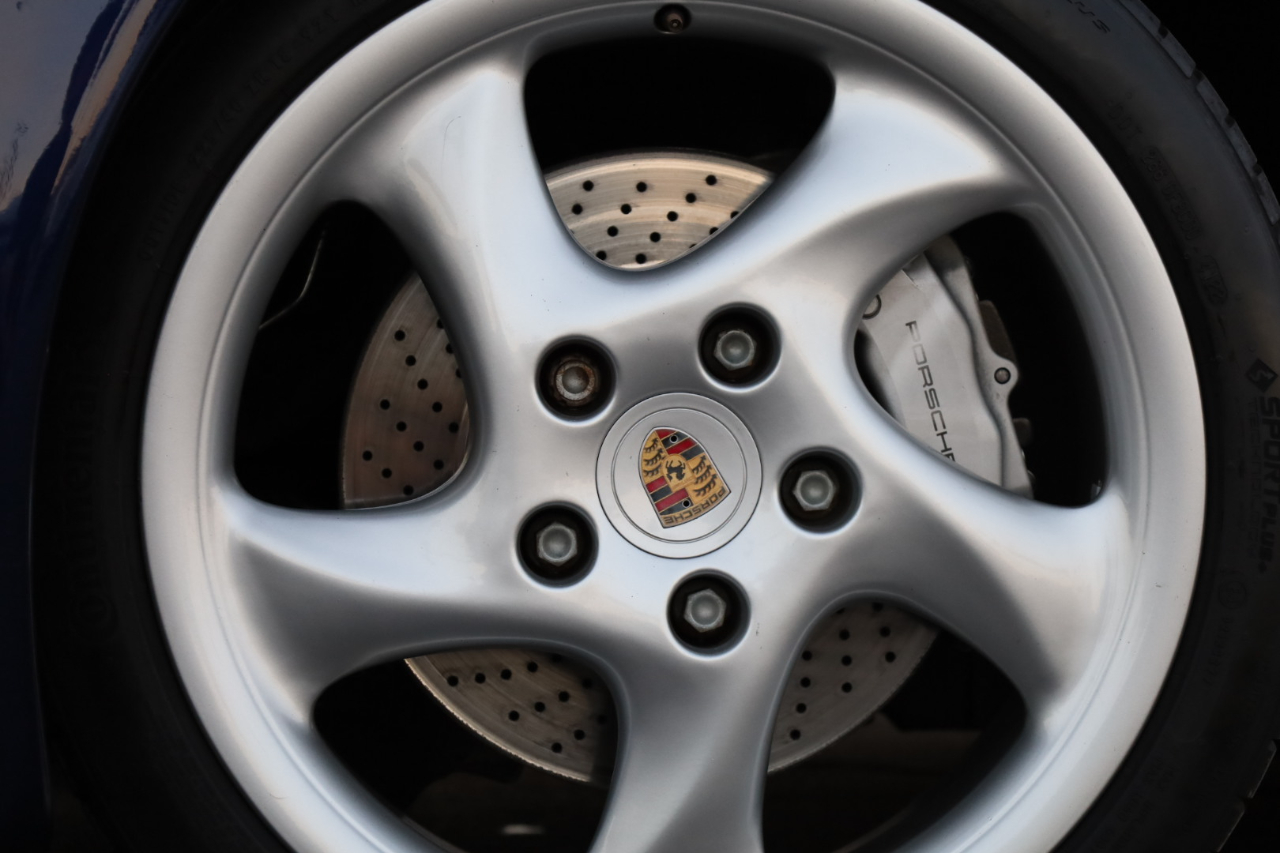 Porsche 911 Carrera 4 2001