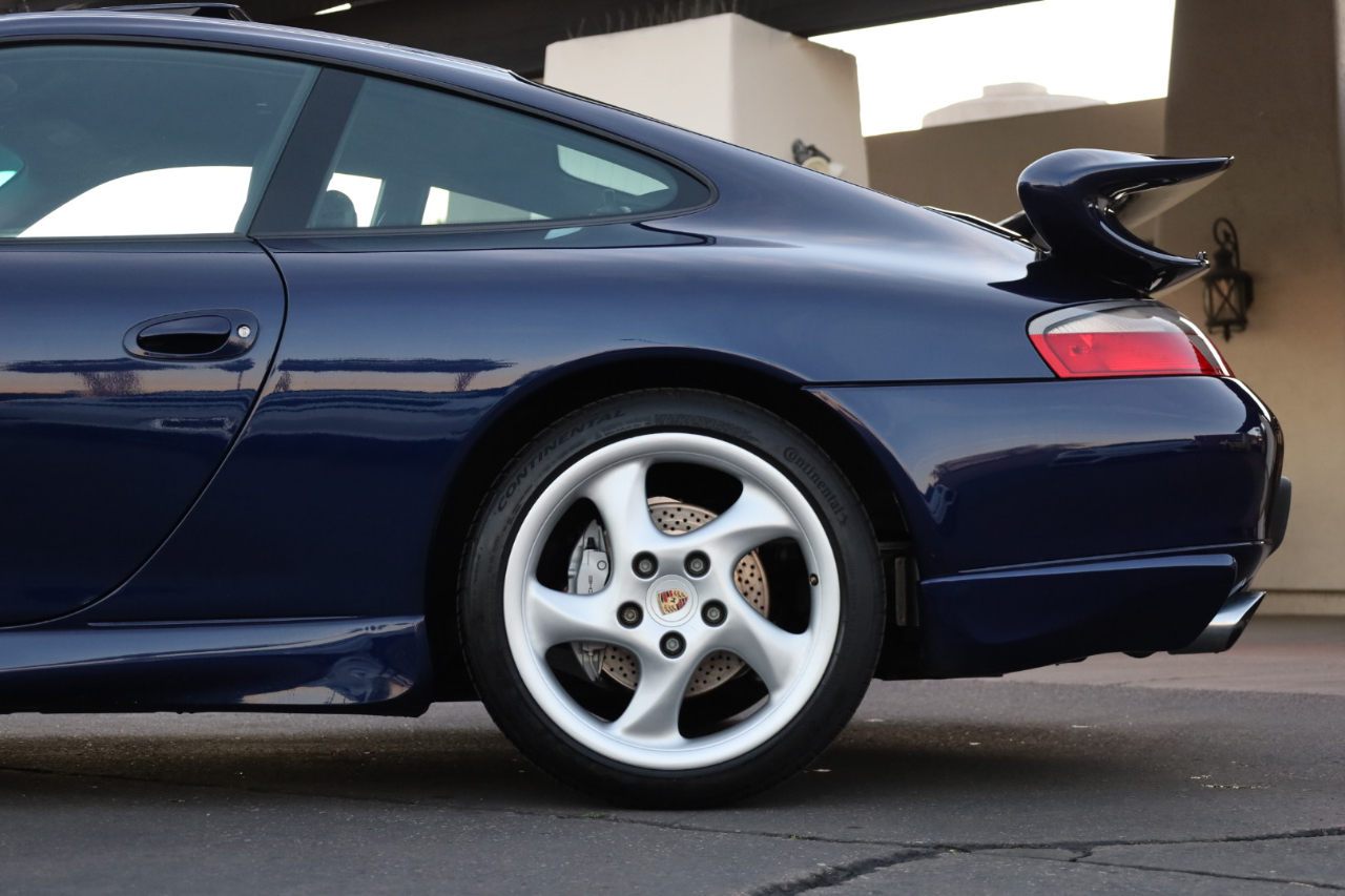 Porsche 911 Carrera 4 2001