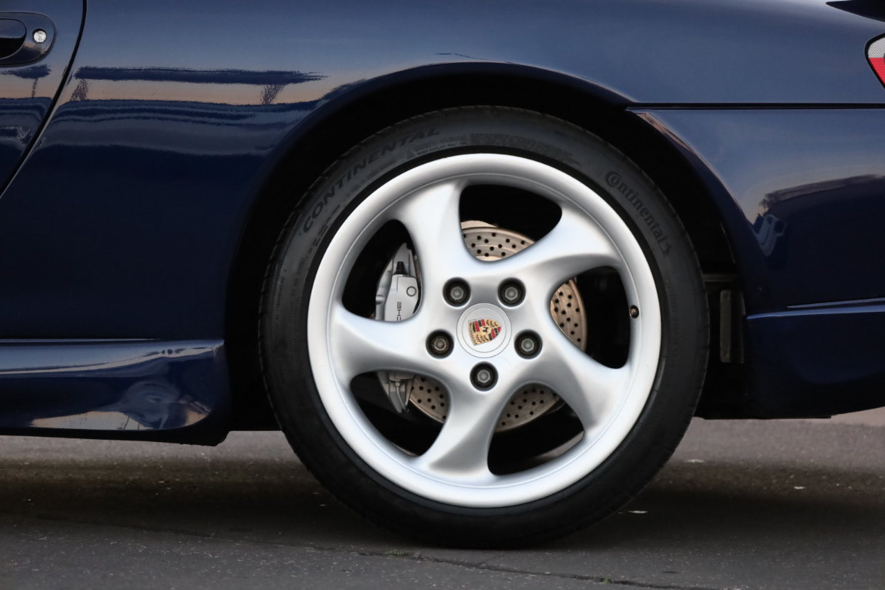 Porsche 911 Carrera 4 2001