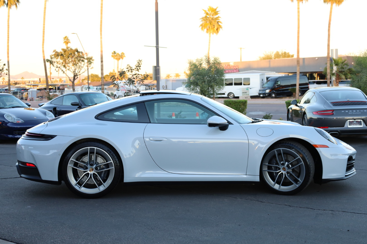 Porsche 911 Carrera Coupe 2025