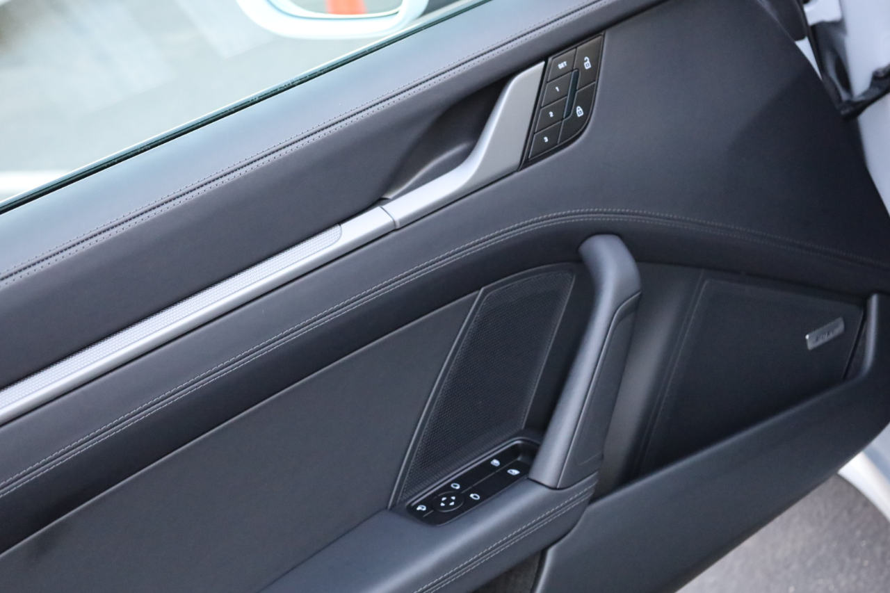 Porsche 911 Carrera Coupe 2025