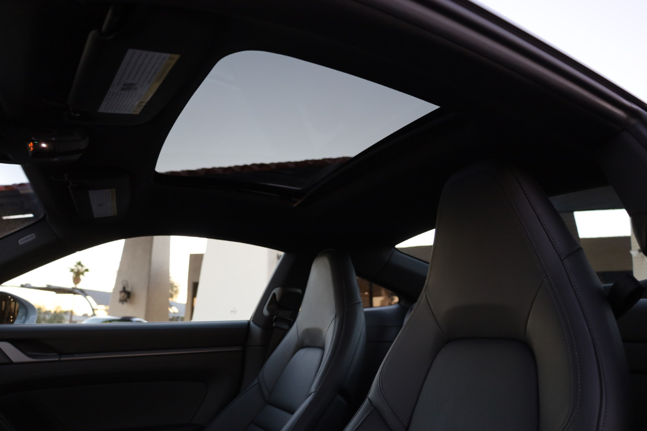 Porsche 911 Carrera Coupe 2025