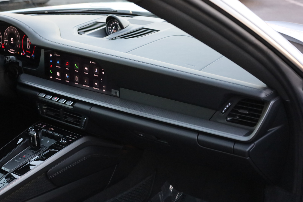 Porsche 911 Carrera Coupe 2025