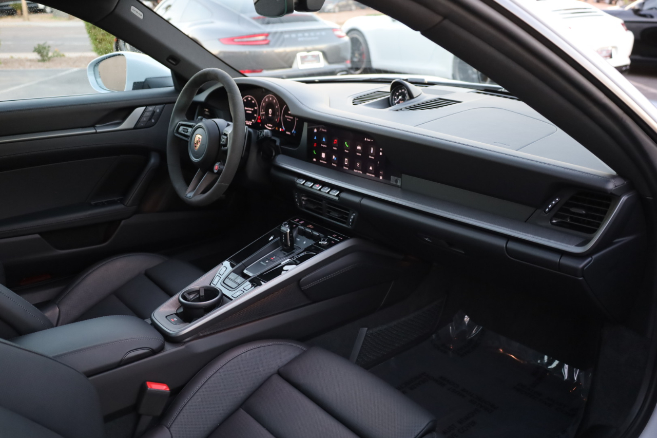 Porsche 911 Carrera Coupe 2025