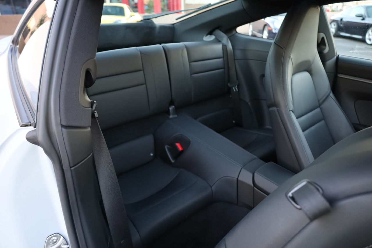 Porsche 911 Carrera Coupe 2025