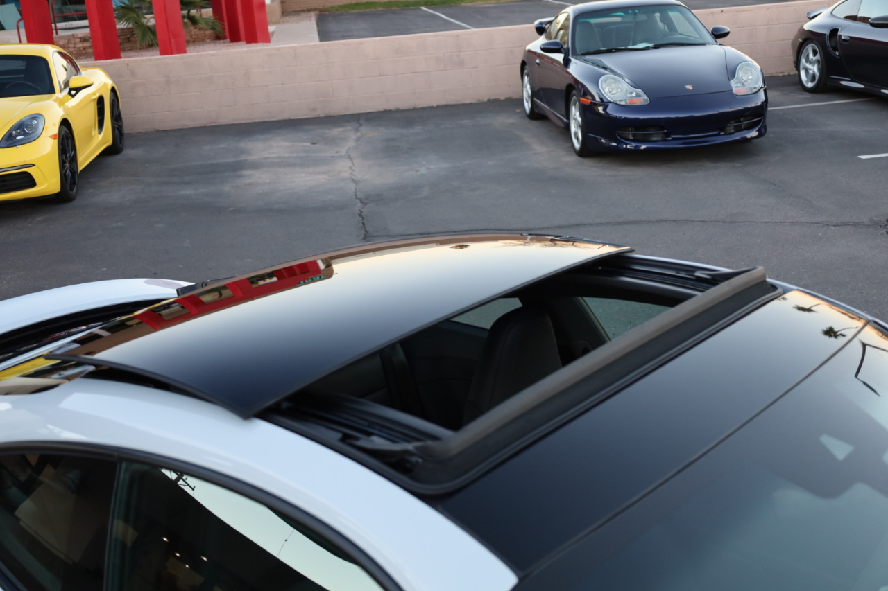 Porsche 911 Carrera Coupe 2025