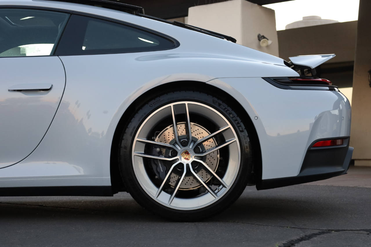 Porsche 911 Carrera Coupe 2025