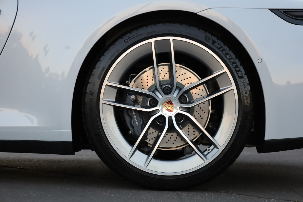 Porsche 911 Carrera Coupe 2025