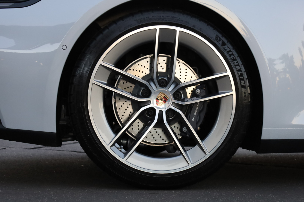 Porsche 911 Carrera Coupe 2025