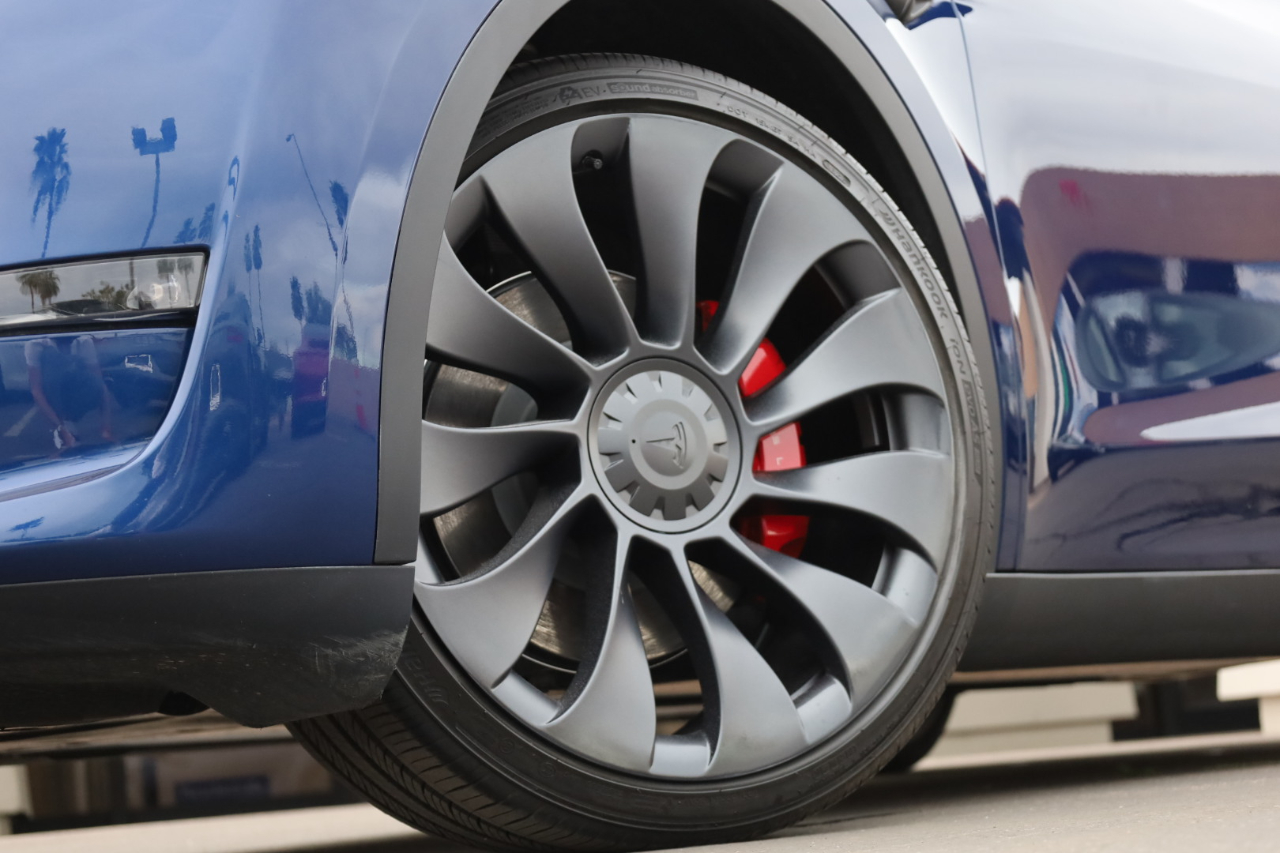 Tesla Model Y Performance 2024