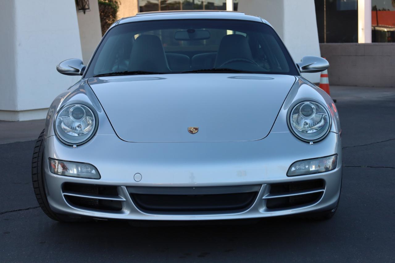 Porsche 911 Carrera Base 2005