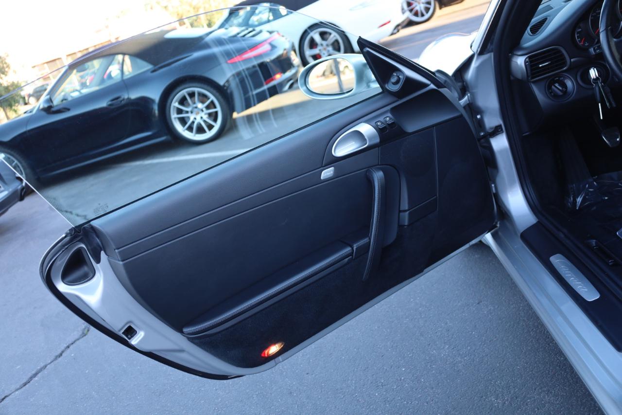 Porsche 911 Carrera Base 2005