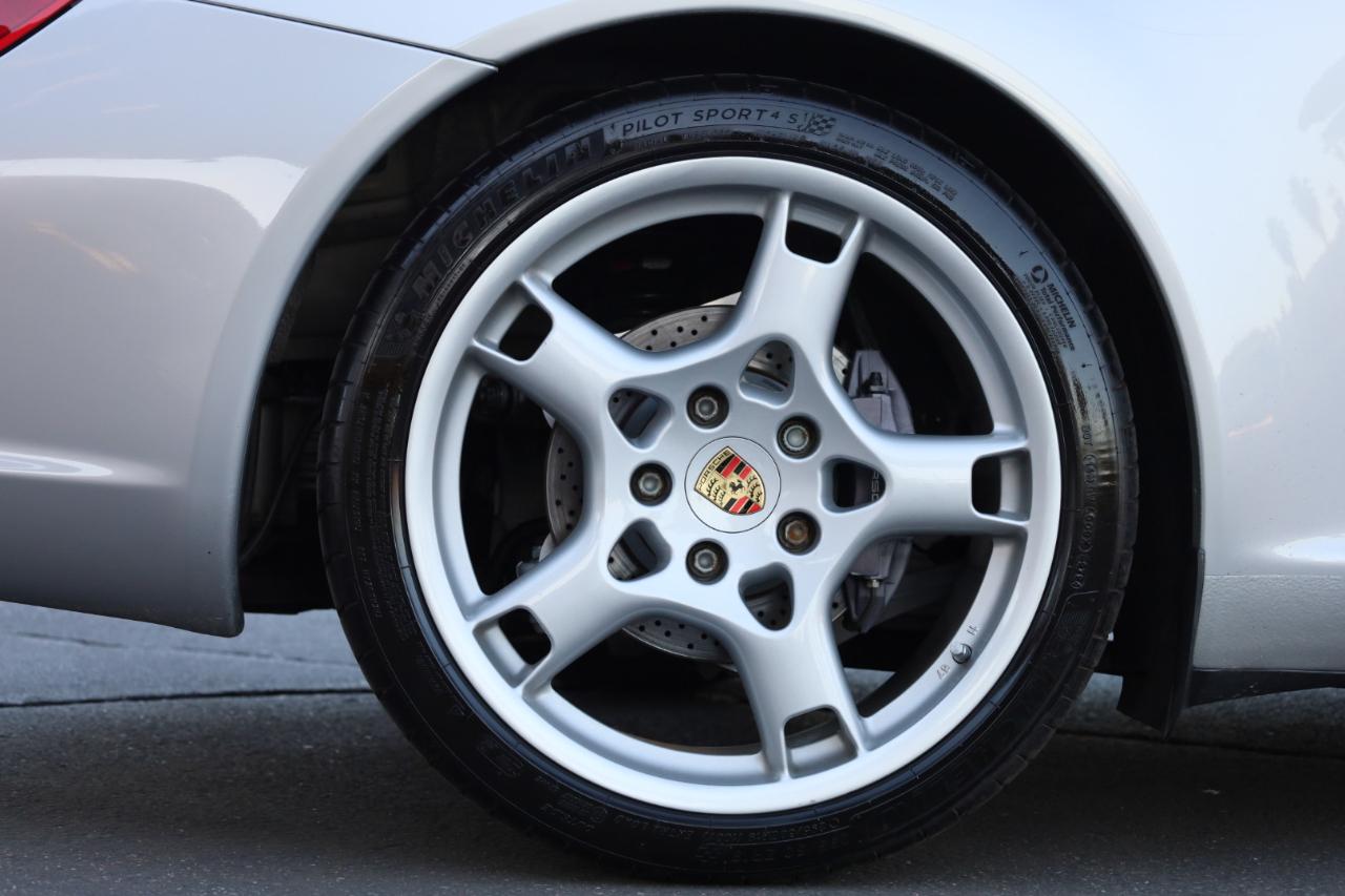 Porsche 911 Carrera Base 2005