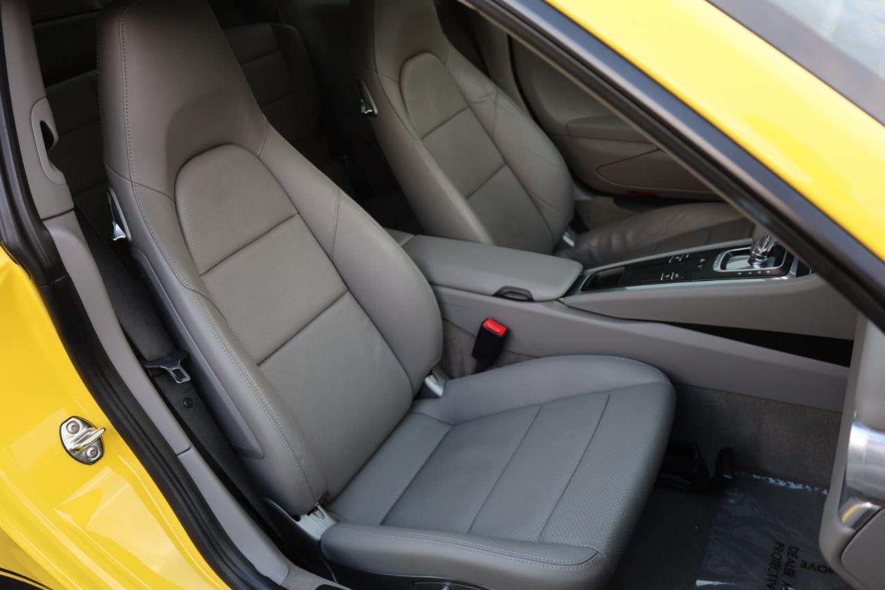 Porsche 911 Carrera Coupe 2012