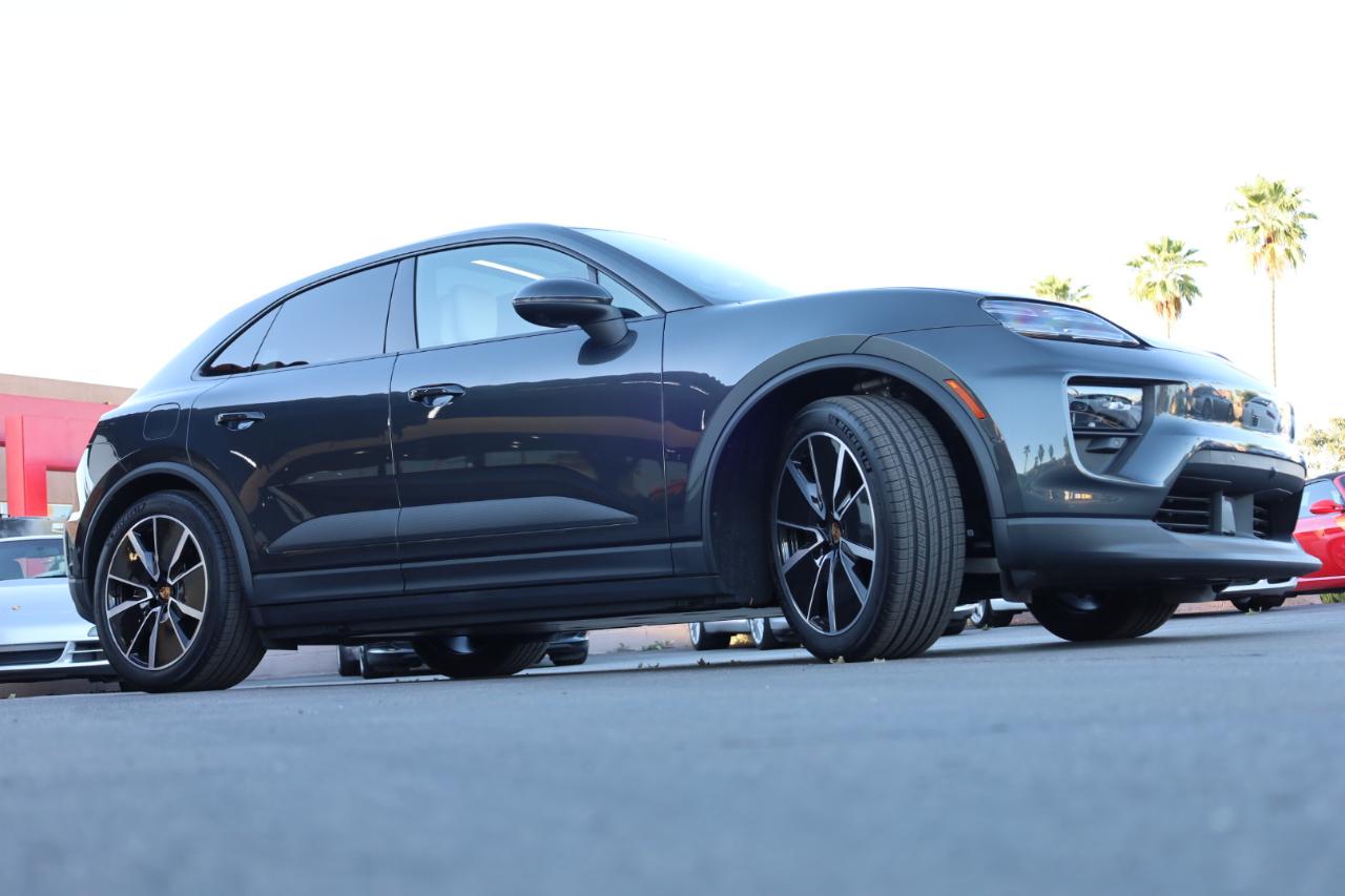 Porsche Macan 4 Electric AWD 2025